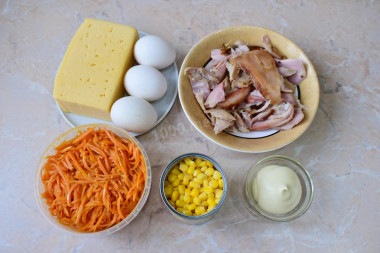 Салат с копченой грудкой и корейской морковью