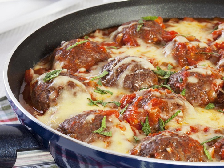 Сырные тефтели с моцареллой: сочный итальянский ужин, который поразит всех ваших близких