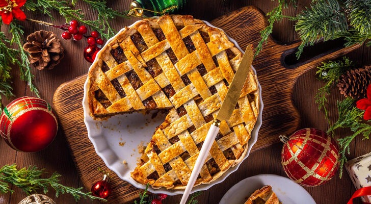 10 рецептов вкуснейших пирогов к новогоднему столу: они точно понравятся вашим гостям