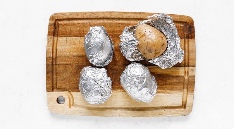 Картофель, фаршированный жульеном, запеченный в духовке, пошаговый рецепт с фото на 215 ккал