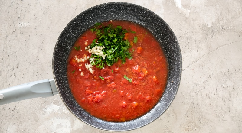 Тефтели в томатно-чесночном соусе, пошаговый рецепт с фото на 841 ккал
