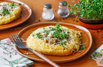 Гнездо из картофельного пюре с жюльеном из курицы с грибами, пошаговый рецепт с фото на 368 ккал