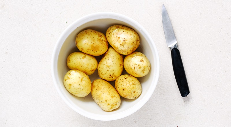 Тушеная говядина с молодым картофелем, пошаговый рецепт с фото на 689 ккал