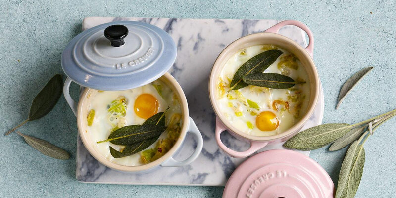 Яйца в горшочках с луком-пореем, пошаговый рецепт с фото