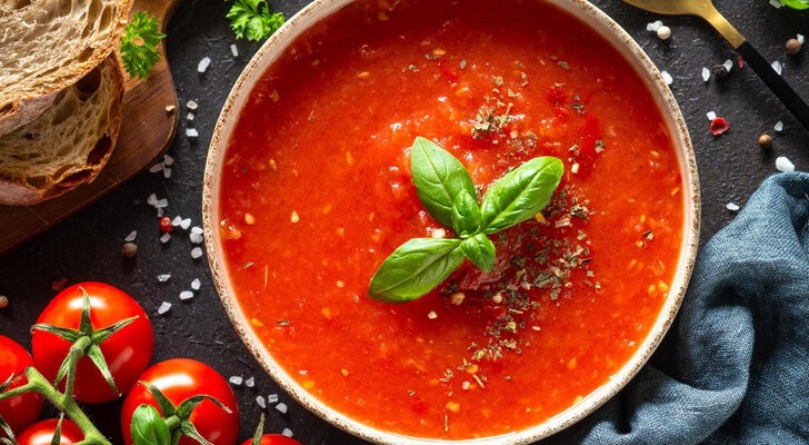 Классический томатный суп от Джейми Оливера: сытный обед, который сохранит вашу фигуру