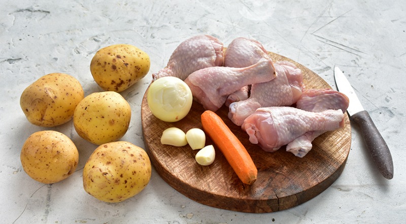 Куриные бедра с картофелем в духовке, пошаговый рецепт с фото на 331 ккал