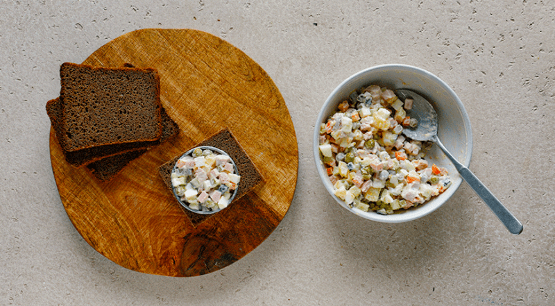 Оливье с уткой на бородинском хлебе, пошаговый рецепт с фото