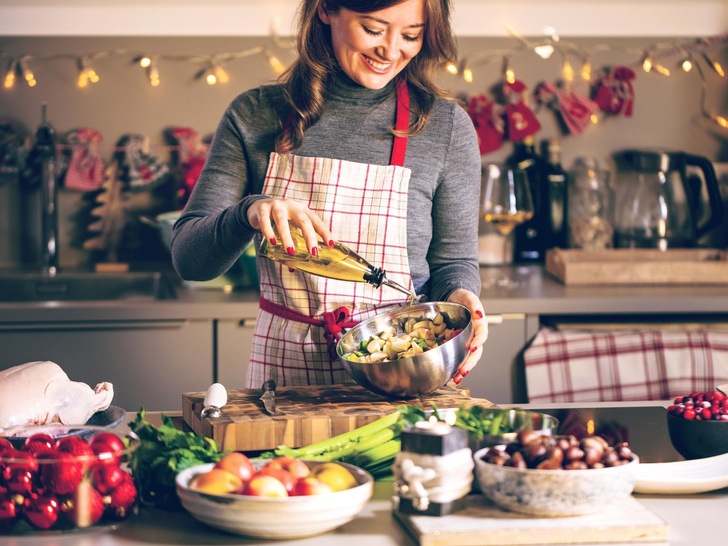 Удивите своих гостей: 5 фантастически вкусных теплых салатов для новогоднего стола