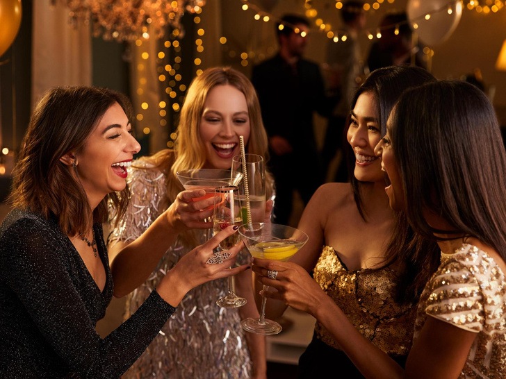 Чем заменить шампанское на Новый год: 8 коктейлей, которые порадуют ваших гостей
