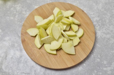 Салат с сельдереем и яблоком