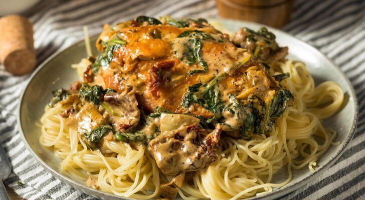 Сливочная паста с курицей и шпинатом — самый вкусный ужин для ваших близких