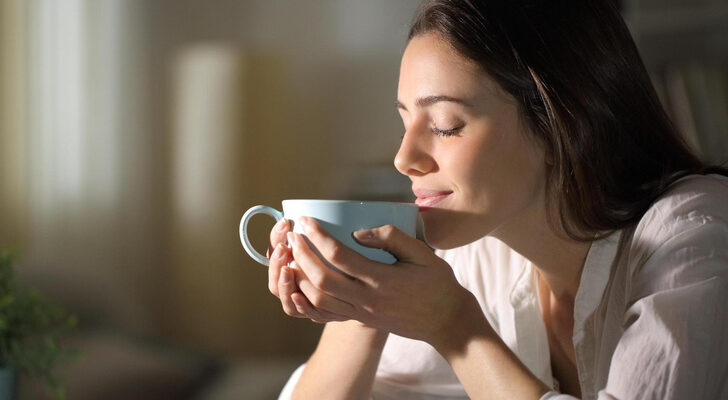 Согреют зимой: 10 рецептов чая, которые удивят ваших гостей — с ягодами, корицей и медом