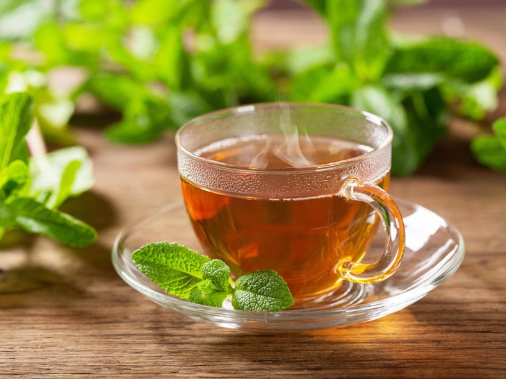 Согреемся зимой: 10 рецептов чая, которые удивят ваших гостей – с ягодами, корицей и медом