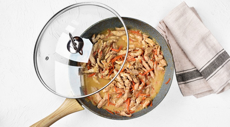 куриное филе жареное на сковороде с луком, пошаговый рецепт с фото, 328 ккал