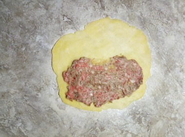 Чебурек с мясом на сковороде