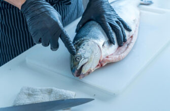 Как быстро почистить рыбу: хитрости, которые сэкономят ваше время