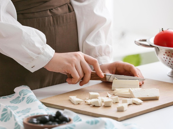 Как красиво нарезать сыр к праздничному столу – ваши гости будут в восторге!