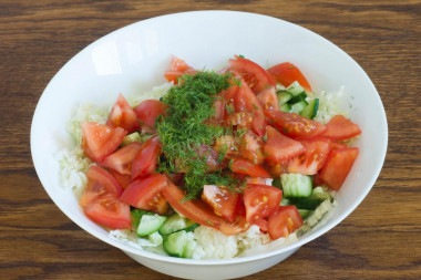 Салат из китайской капусты, огурцов и помидоров
