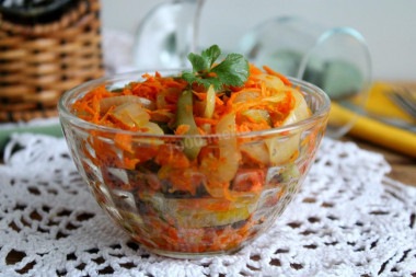 салат из моркови и маринованных огурцов