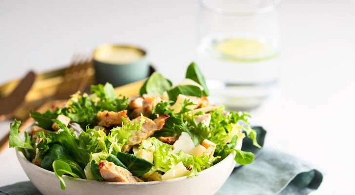 Вкусный и не калорийный: знаменитый салат Ким Кардашьян, который поможет вам быстро сбросить вес