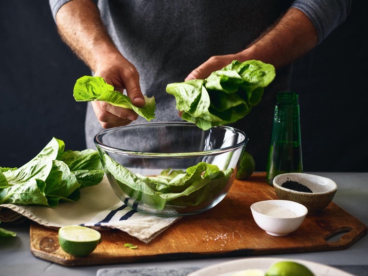 Вкусно и низкокалорийно: знаменитый салат Ким Кардашьян, который поможет быстро похудеть