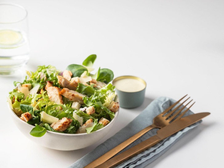 Вкусно и низкокалорийно: знаменитый салат Ким Кардашьян, который поможет быстро похудеть
