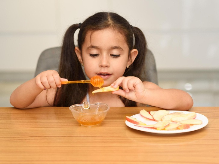 Ваше здоровье под угрозой: 11 продуктов, которыми никогда нельзя кормить ребенка – и мы делаем это каждый день
