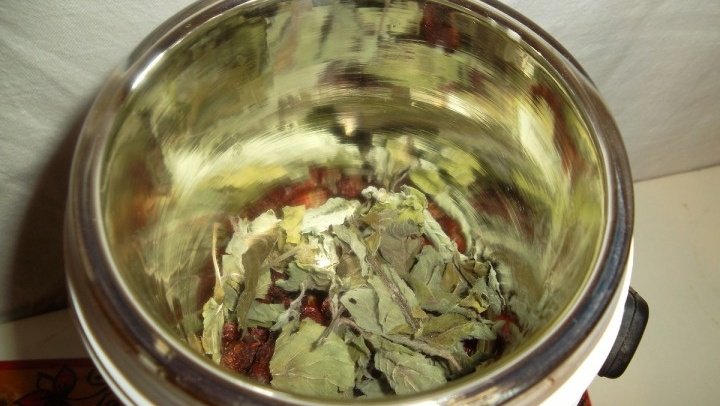 Чай из шиповника с мелиссой – пошаговый рецепт с фото, ингредиентами и способом приготовления
