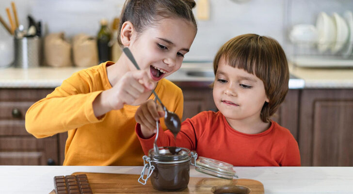 Опасная черта: сколько сахара можно есть детям (и что будет, если переборщить)