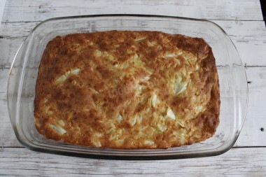 Пирог на кефире, запеченный в духовке с капустой