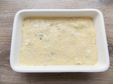 Желейный пирог с яйцом и зеленым луком на кефире