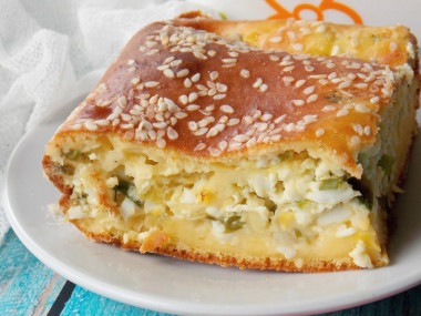 Желейный пирог с яйцом и зеленым луком на кефире