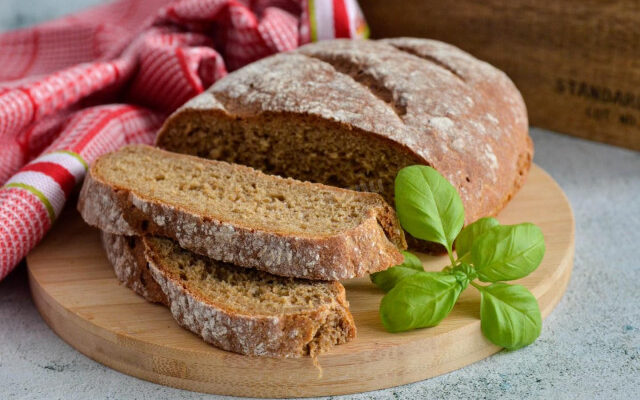 Черный хлеб из ржаной и пшеничной муки в духовке