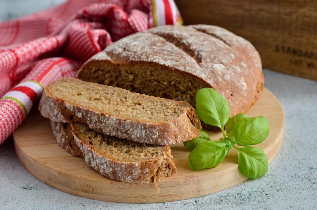 Черный хлеб из ржаной и пшеничной муки