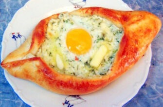 Хачапури лодочка по-аджарски с яйцом