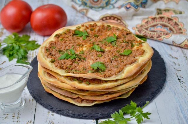 Лахмаджун на турецком языке