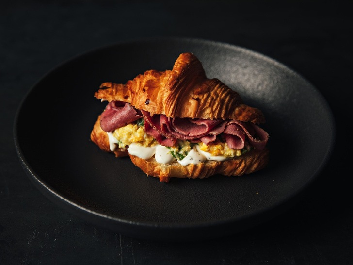 Сэндвич-круассаны: 5 необычных и вкусных идей завтрака
