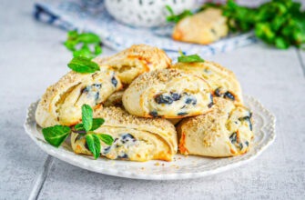 Творожные рулетики из слоеного теста