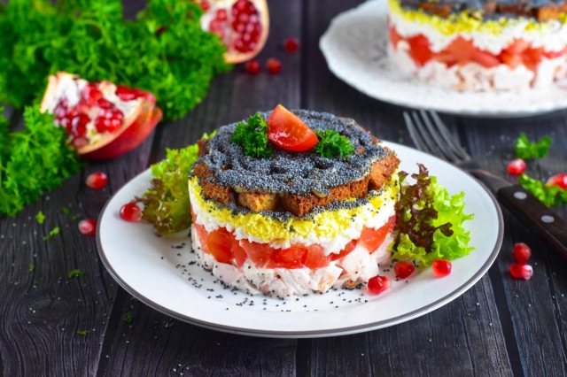 Салат с курицей и маком