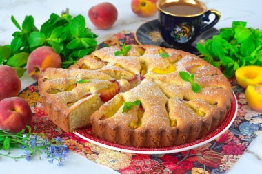 Пирог со свежими персиками